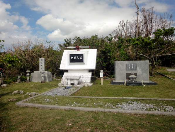 平成30年10月21日慰霊碑の清掃活動①