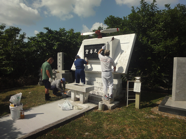令和２年10月31日 慰霊碑の清掃活動①