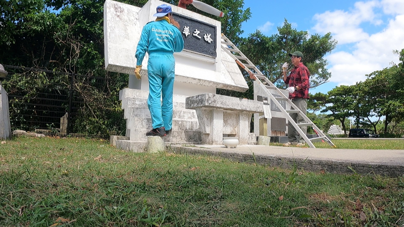 令和４年10月25・26日 慰霊碑の清掃活動①