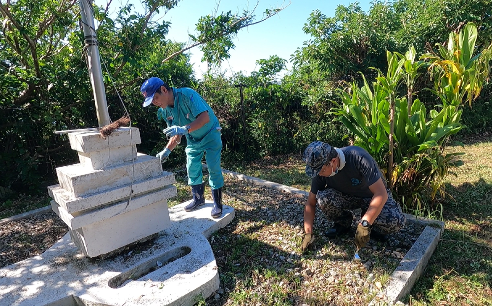 令和５年10月18日 慰霊碑の清掃活動①