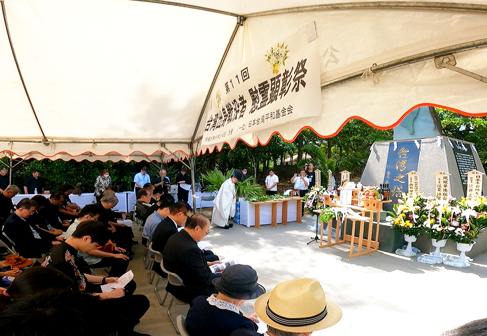 故許　光輝副会長と沖縄翼友会　故玉那覇　徹次会長のご冥福を祈り黙祷