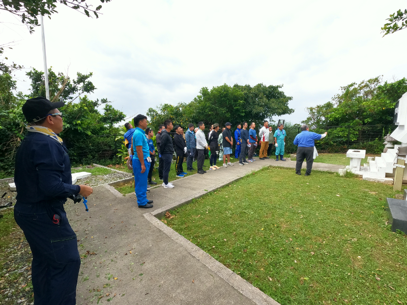 令和6年5月11日 慰霊碑の清掃活動①