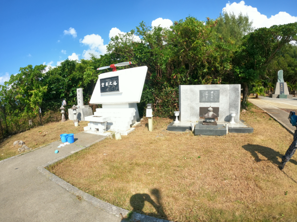 令和６年１０月慰霊碑周辺の清掃と慰霊碑塗装作業①-2