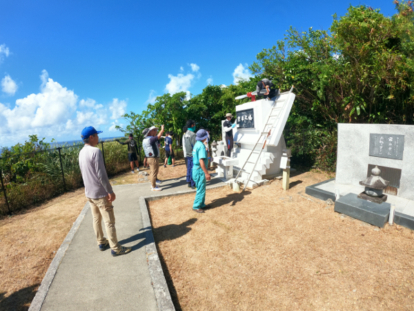 令和７年１０月慰霊碑周辺の清掃と慰霊碑塗装作業①-6