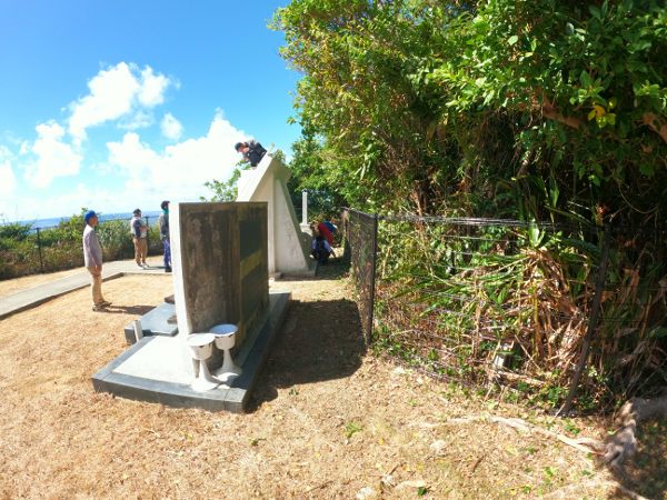 令和７年１０月慰霊碑周辺の清掃と慰霊碑塗装作業①-9