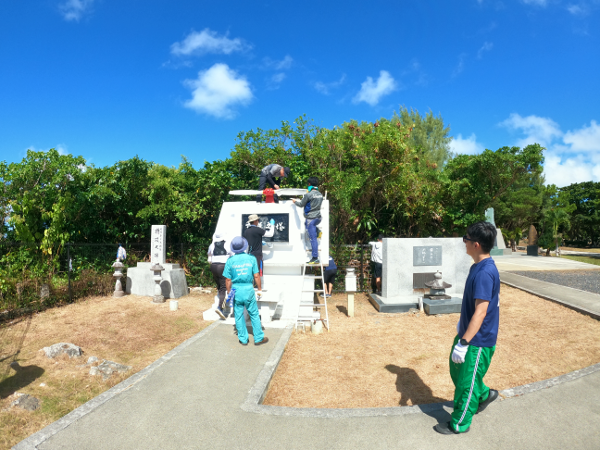 令和７年１０月慰霊碑周辺の清掃と慰霊碑塗装作業①-10