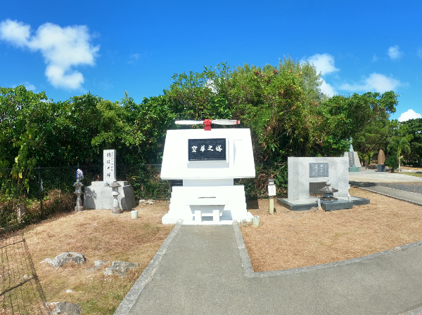 令和７年１０月慰霊碑周辺の清掃と慰霊碑塗装作業①-22