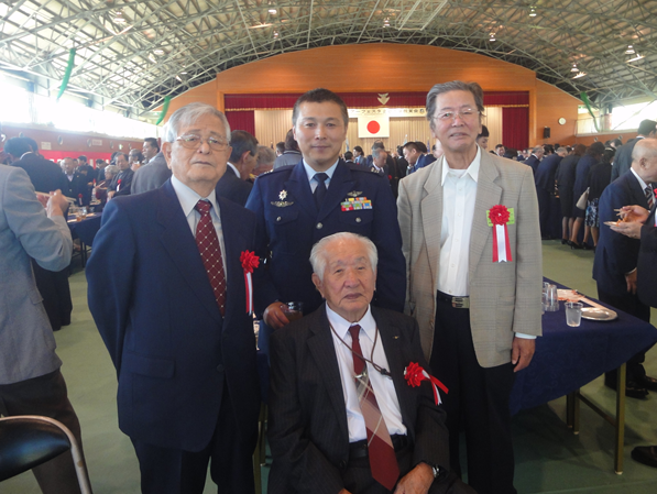 航空自衛隊南西航空方面隊第9航空団第204飛行隊長と記念撮影