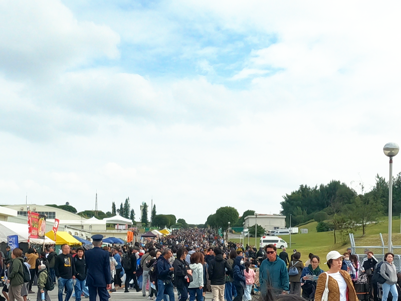 来場者の多さ（入口方向）にびっくり！